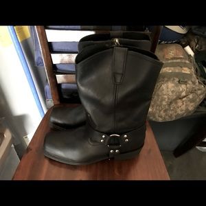 2 pairs of boots. Brown 13 and Black are 12 Men. Both are new, only tried on.